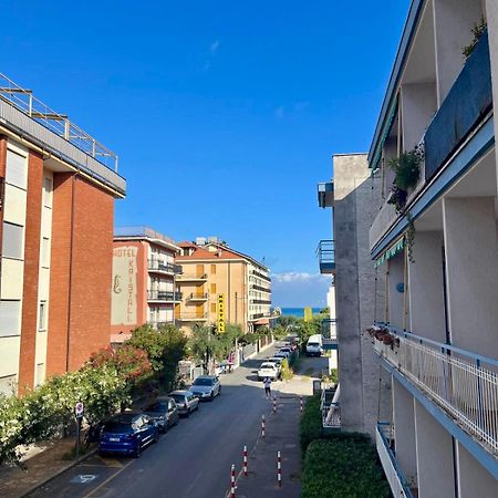 Appartamento A 100 Mt Dalla Spiaggia Diano Marina Esterno foto